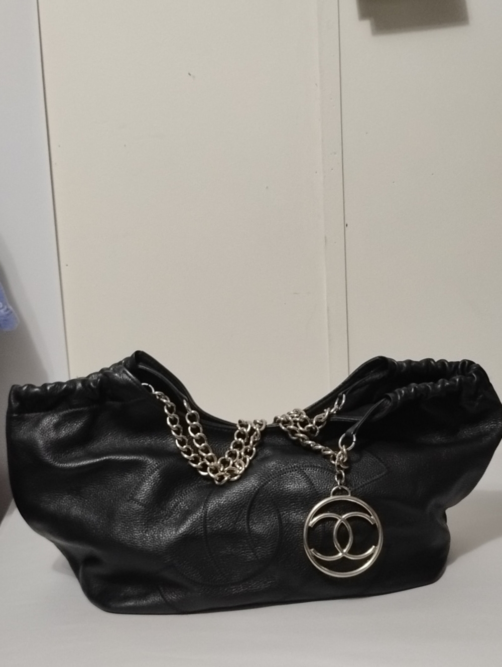 The Inspired Quality Hobo Black Quilted Leather Chain-Handle Shoulder Bag